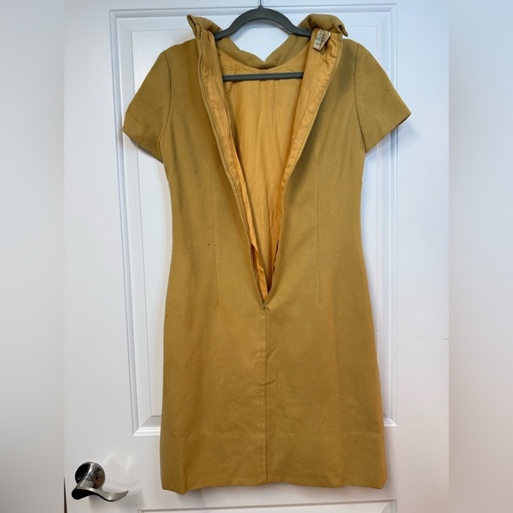 Vintage Elegant Mustard Short Sleeve Dress - Picture 4 of 8